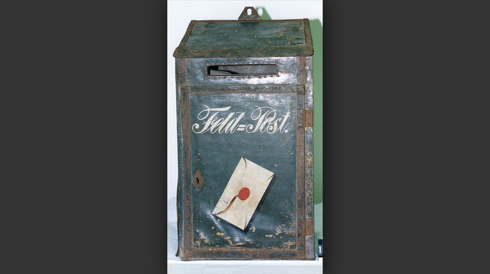 Feldpostbriefkasten, "Feld=Post." aus dem Ersten Weltkrieg; Quelle: Museumsstiftung Post und Telekommunikation
