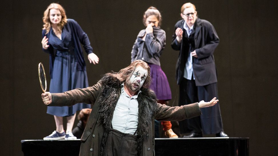 Deutsche Oper Berlin: "Rheingold" – mit Valeriia Savinskaia, Markus Brück, Irene Roberts und Karis Tucker; © Bernd Uhlig