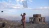 Ein Junge lässt auf dem Tape Nadir Khanin einen Drachen steigen, Kabul, Afghanistan, Dezember 2021; dpa/Petros Giannakouris