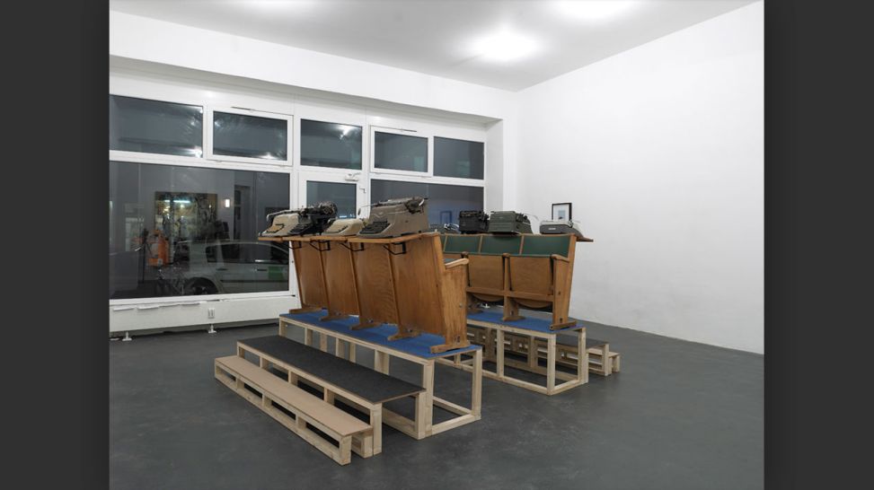 Peggy Buth, "Listeners & Typewriters", 2010 © Foto: Klemm’s, Berlin, Courtesy Peggy Buth & Klemm’s, Berlin