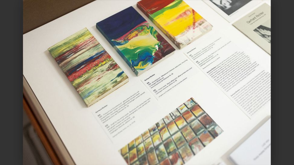 Gerhard Richter. Künstlerbücher, Ausstellungsansicht, Neue Nationalgalerie 2022, © Staatliche Museen zu Berlin / David von Becker