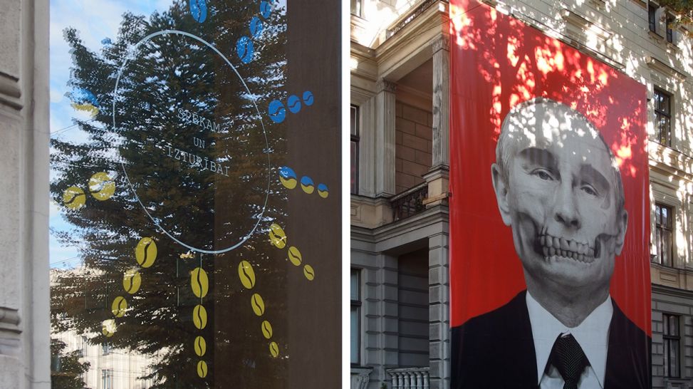 Ukrainische Farben in Form von Kaffeebohnen am Schaufenster eines Cafés und Putin-Plakat an der Straße zur russischen Botschaft hin; © Jürgen Buch