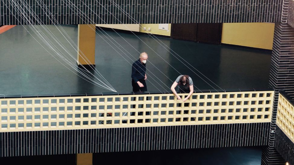 Lothar Eckhardt und Tina Bremer beim Aufbau der Testinstallation © Tomas Fitzel