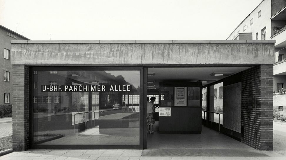 Werner Düttmann: "Berlin. Bau. Werk" – U-Bahnhof Parchimer Allee, ca. 1964; © AdK Berlin/Werner-Düttmann-Archiv/Foto-Kessler