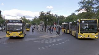 Busse am Bahnhof Zoologischer Garten. Bild: rbb