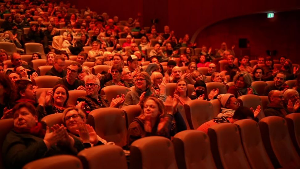 Publikum im Berlinale Palast. Bild: rbb
