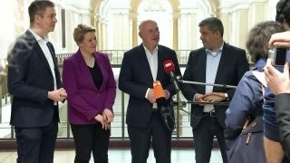 Die Spitzenkandidaten von CDU und SPD geben ein Statement zu den Koalitionsverhanglungen. Bild: rbb
