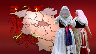 Sorbische Frauen vor Landkarte Brandenburg (Quelle:rbb)