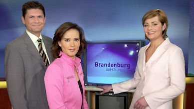 BRANDENBURG AKTUELL Moderatoren Gerald Meyer, Elvira Siebert und Tatjana Jury 2005, Quelle: rbb