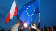 Studenten feiern den EU-Beitritt Polens im Jahre 2004, Quelle: imago