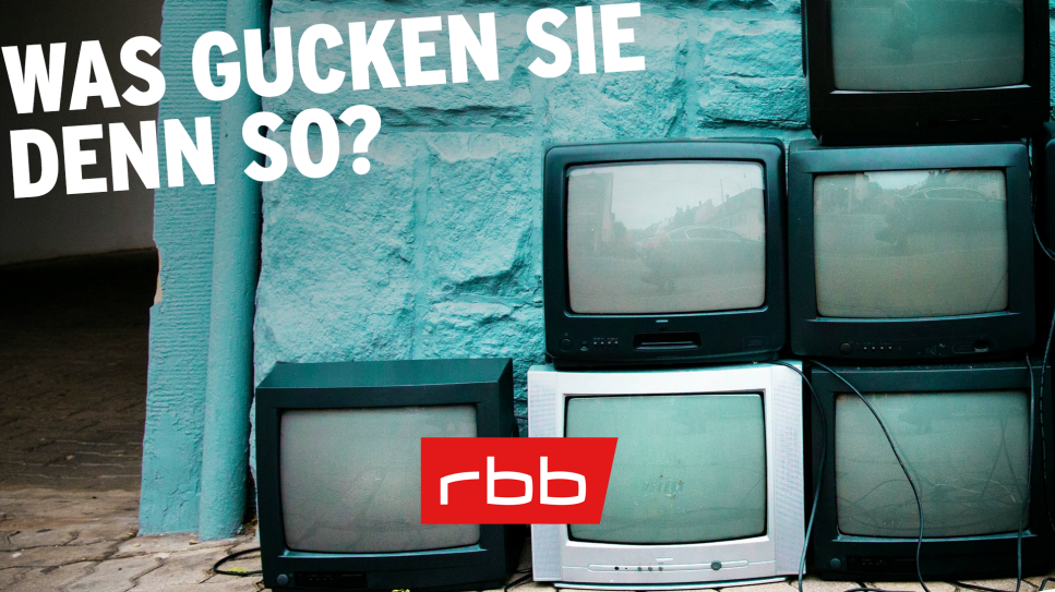 Ausrangierte Röhrenfernseher, Schriftzug "Was gucken Sie denn so?" (Quelle: picture alliance/Martin Schroeder; rbb)
