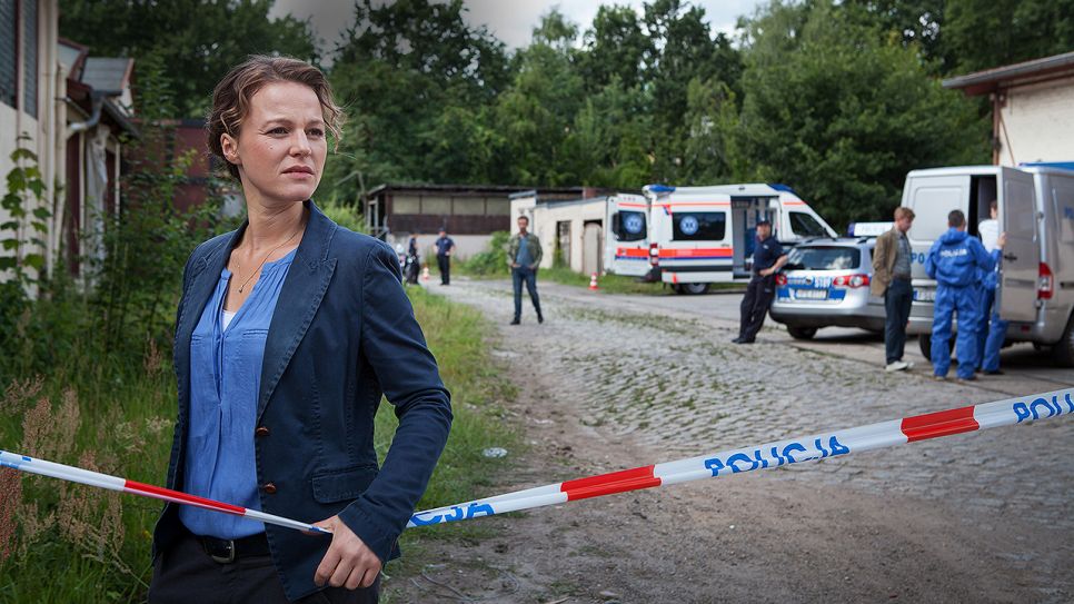 Kriminalhauptkommissarin Olga Lenski (Maria Simon) versucht herauszufinden, warum das Opfer, ein polnischer Student, sterben musste (Quelle: rbb/Conny Klein)