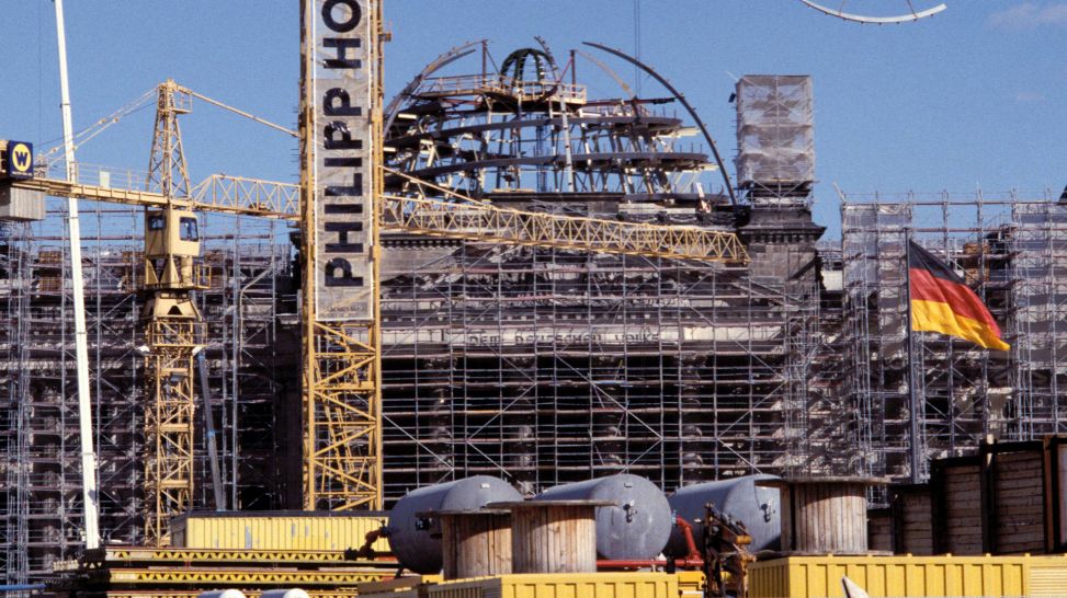 Bau der Kuppel am Reichstag. Quelle: imago images/ Rüttiman