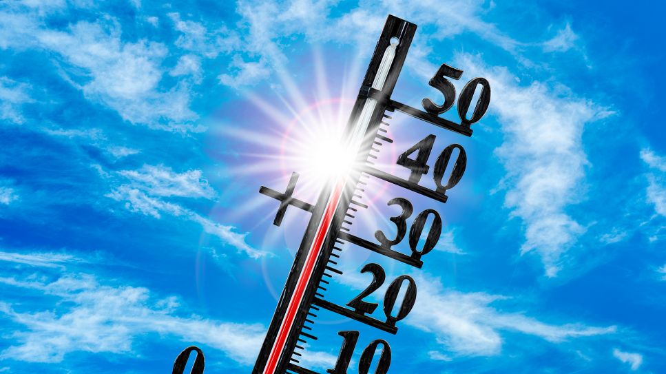 Thermometer zeigt 40 Grad bei Sommerhitze (Bild: Colourbox)