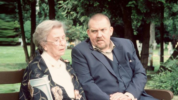 Freddy Schenk (Dietmar Bär) mit seiner Oma Margot Schenk (Helga Göring); Quelle: WDR/Uwe Stratmann