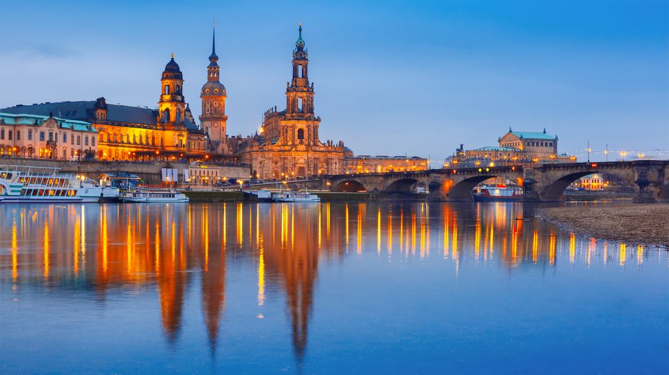 Dresdener Altstadt spiegelt sich im Wasser (Bild Colourbox)