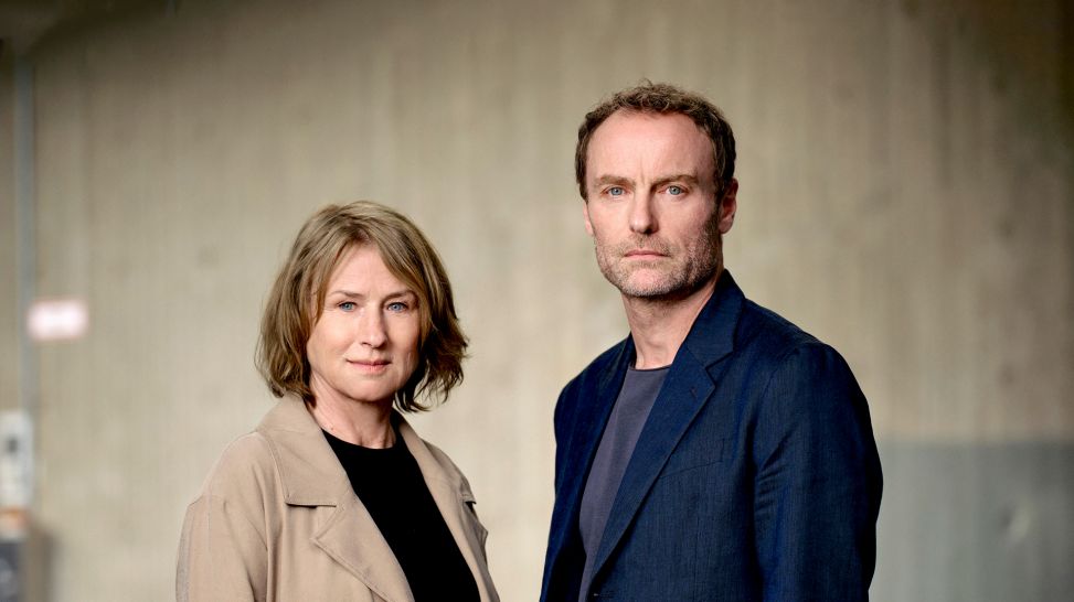 Susanne Bonard (Corinna Harfouch, links) und Robert Karow (Mark Waschke); Quelle: rbb/Pascal Bünning