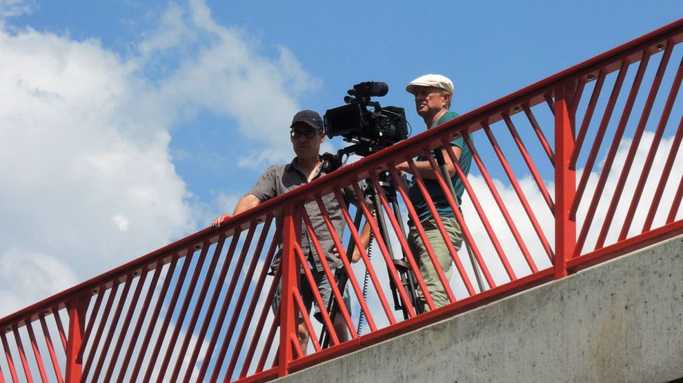 Kamerateam auf Brücke (Quelle: Elia Brose)