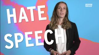 Hate Speech; Moderatorin neben Titel; Bild: rbb