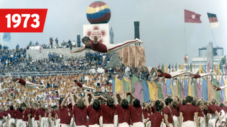 Dynamo Sportler während ihrer turnerischen Darbietung anlässlich der Weltfestspiele der Jugend 1973, Bild: imago/Ulrich Hässler