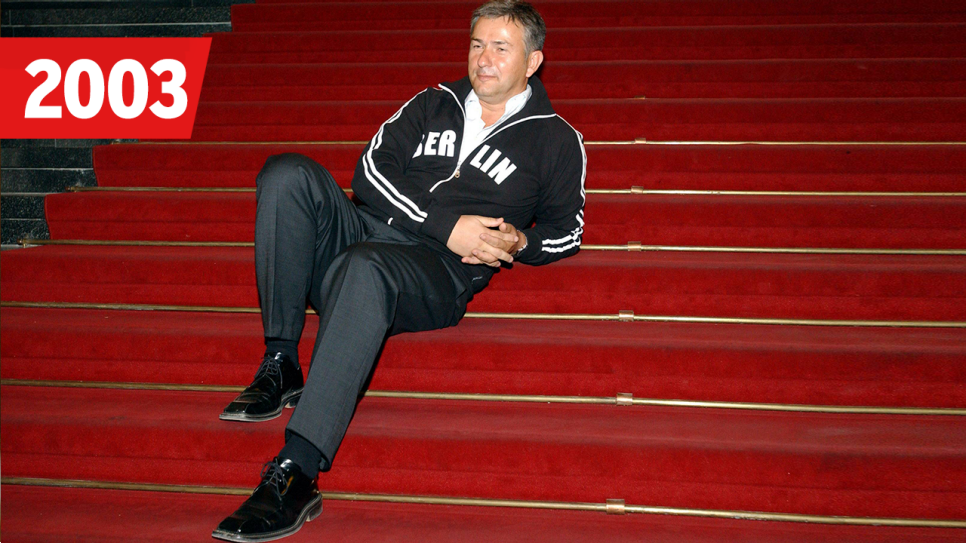 Klaus Wowereit auf der Treppe im Roten Rathaus, 2003, (Mit rotem Zahlenbalken (2003) rbb), Bild: imago images / Uwe Steinert
