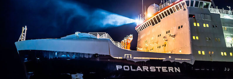 Expedition Arktis - Schiff im Dunkeln (Quelle: ARD/rbb )