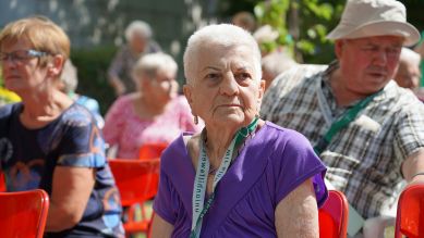 Margot (100) besucht ein Sommerfest des Unionhilfswerks (Bild: rbb/Ole Wessels)