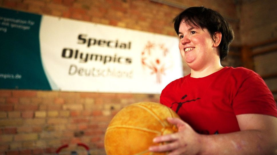 Juliana Rößler trainiert für die Special Olympics; Quelle: rbb/Michael Zimmer