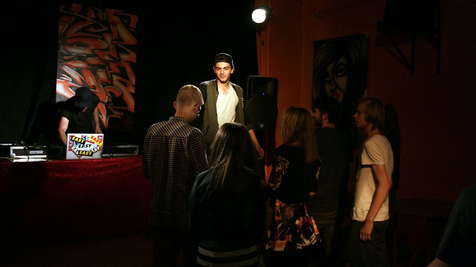 Dreh zum Premiere von Yusufs Rap im Jugendclub Naunynritze, Foto: Karin Laubenstein/ rbb