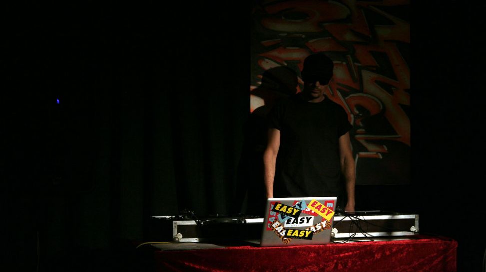 Talin am DJ-Pult, Foto: Karin Laubenstein/ rbb