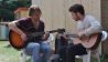 Tim bekommt Gitarrenunterricht von Stefan Lars Wachsmuth, Foto: rbb