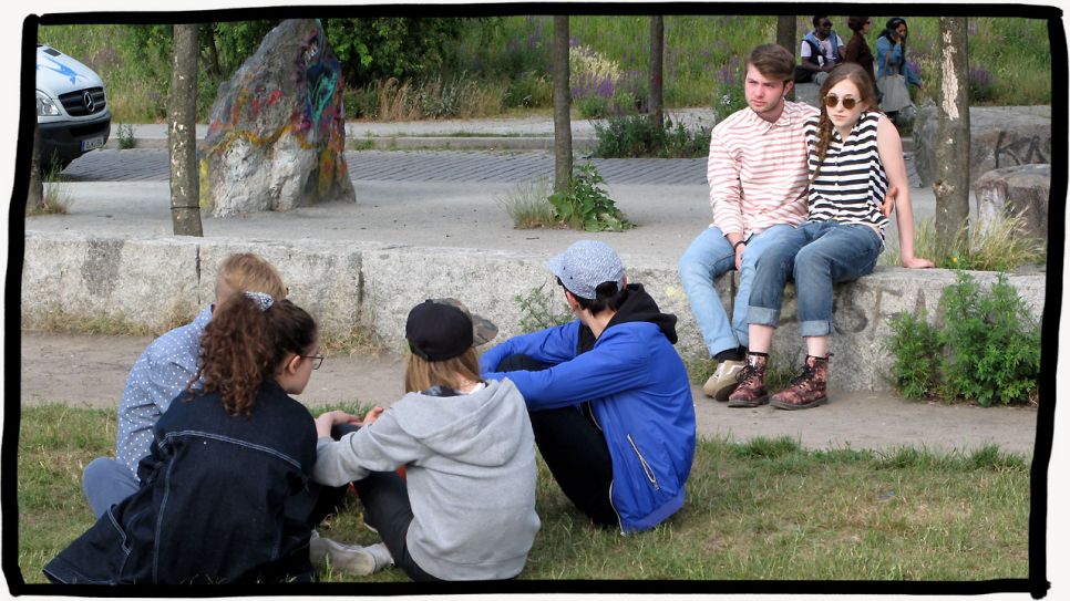 Alina, Hannes, Lili, Yusuf, Tim und Alina im Mauerpark, Foto: rbb/ DOKfilm