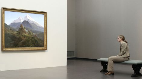 Besucherin betrachten am Mittwoch (09.02.2005) in der Hamburger Kunsthalle das Bild "Watzmann" von Caspar David Friedrich. Quelle: dpa/ REPORT
