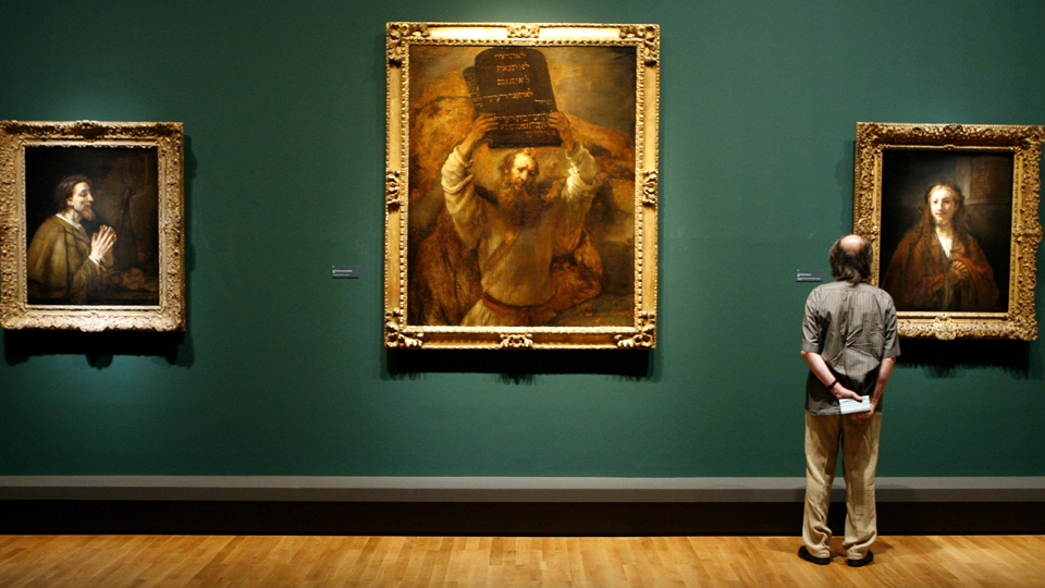 "Moses zerschmettert die Gesetzestafeln" von 1659 während der Ausstellung "Rembrandt - Genie auf der Suche" in der Gemäldegalerie des Kulturforums in Berlin, Quelle: dpa +++ REPORT +++
