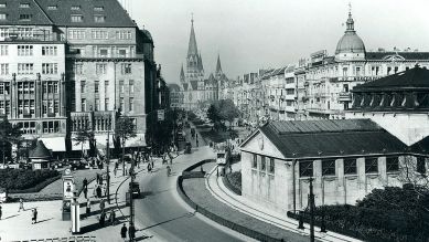 Der Wittenbergplatz mit dem KaDeWe links im Bild mit Blick auf die Gedächtniskirche um 1930. © rbb/KaDeWe