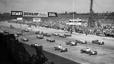 Das Archivbild von 01.07.1951 zeigt den Start der Formel-III-Fahrzeuge. (c) dpa - Bildfunk