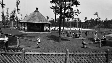 Alter Spielplatz aus den 1920er Jahren (Bild: rbb/Museen Treptow-Köpenick)