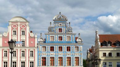 Die wunderschönen Gebäude am Heumarkt in Stettin. © rbb/Esther Schwade