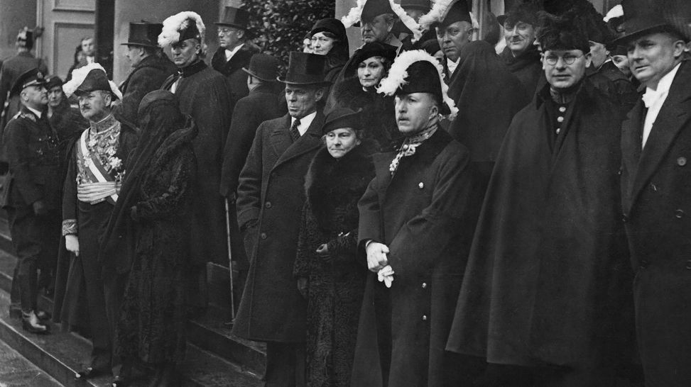 Vorstellung der Botschafter, 1934 (Bild: rbb/Fonds AFP)