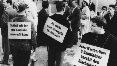 Unmittelbar nach dem Mauerbau 1961 kam es zum S-Bahn-Boykott in Westberlin. Quelle: rbb/Polizeihistorische Sammlung