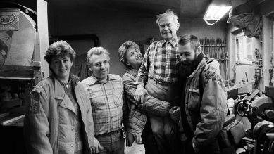 Familie Scholz in der Drechselei, 1990 (Bild: rbb/Hans Albrecht Lusznat)
