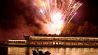 Kreuzfahrtschiff bei Sonnwendfeier auf der Donau in der Wachau mit Feuerwerk (Bild: rbb/Michael Donnerhak)