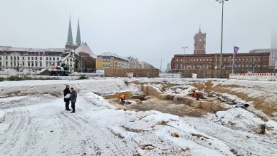 Baustelle Alexanderplatz: 800 Jahren Berliner Stadtgeschichte kommen bei Ausgrabungen am Molkenmarkt ans Tageslicht (Bild: rbb/Thomas Balzer)