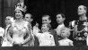Die königliche Familie auf dem Balkon nach der Krönung von Elisabeth II., 1953. (Quelle: SWR/IMAGO/United Archives)