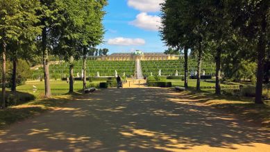 Blick auf Schloss Sanssouci vom Park aus (Bild: rbb)