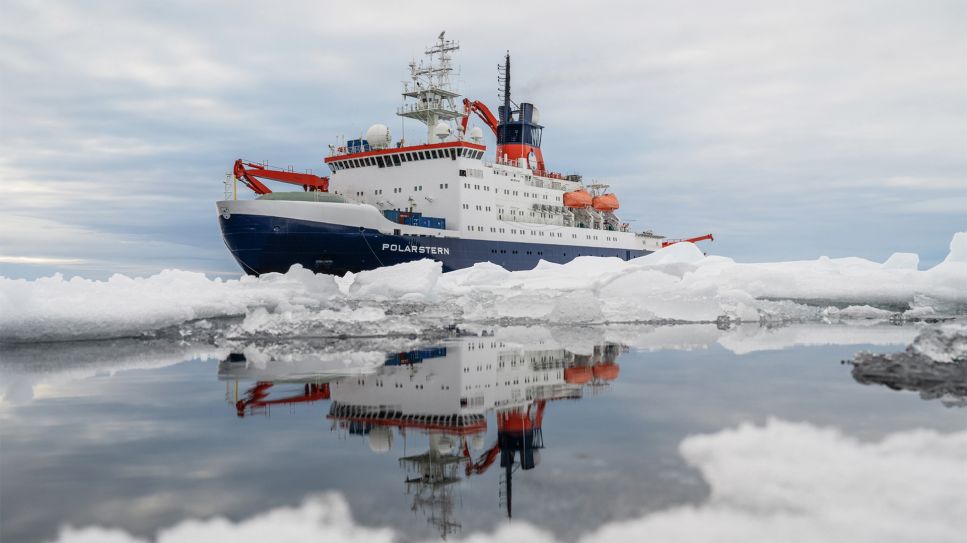 Das Forschungsschiff Polarstern am Nordpol (Bild: rbb/NDR/Alfred-Wegener-Institut/Esther Horvath)