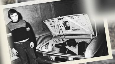Stasi-Foto einer gescheiterten Flucht im Kofferraum eines PKW (Bild: phoenix/NDR/jumpmedientv GmbH/Stasi-Unterlagen-Archiv)