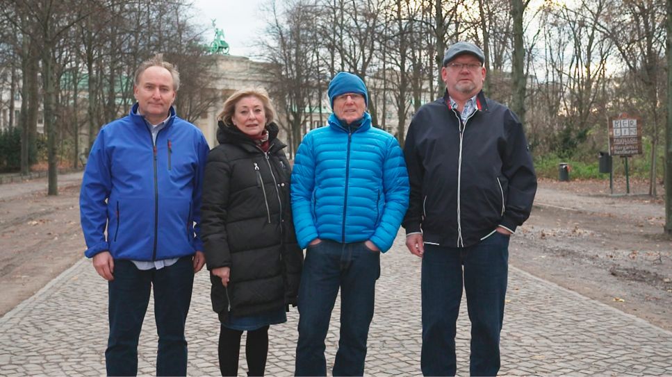 Vier aus der Gruppe der Thüringer heute v.l. nach re. Arco Randy Hoffmann, Cornelia Küpper, Uwe Küpper, Jörg Dressler. © rbb/MDR/Hoferichter&Jacobs