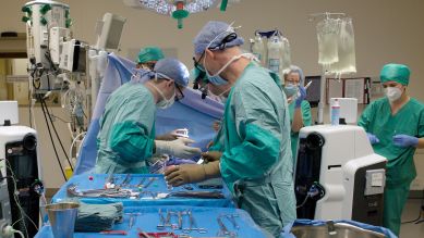 Gegen die Zeit: Organtransplantation in einem OP-Saal, Foto: rbb/DOCDAYS Productions/Carl Gierstorfer