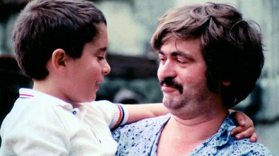 Einer der Porträtierten, Bernhard, mit seinem Sohn im Jahr 1988; Quelle: rbb/PROGRESS Film-Verleih/Winfried Junge